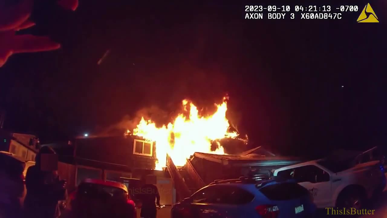 Body-cam footage shows officers rescuing residents from roof of burning Algona home