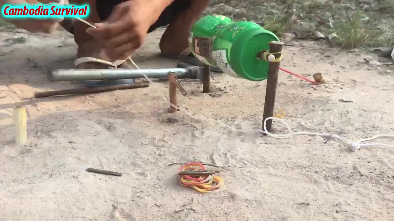 Cretive Hornbill Trap Method Make Quick Hornbill Trap Using MILO Bottle and Wood