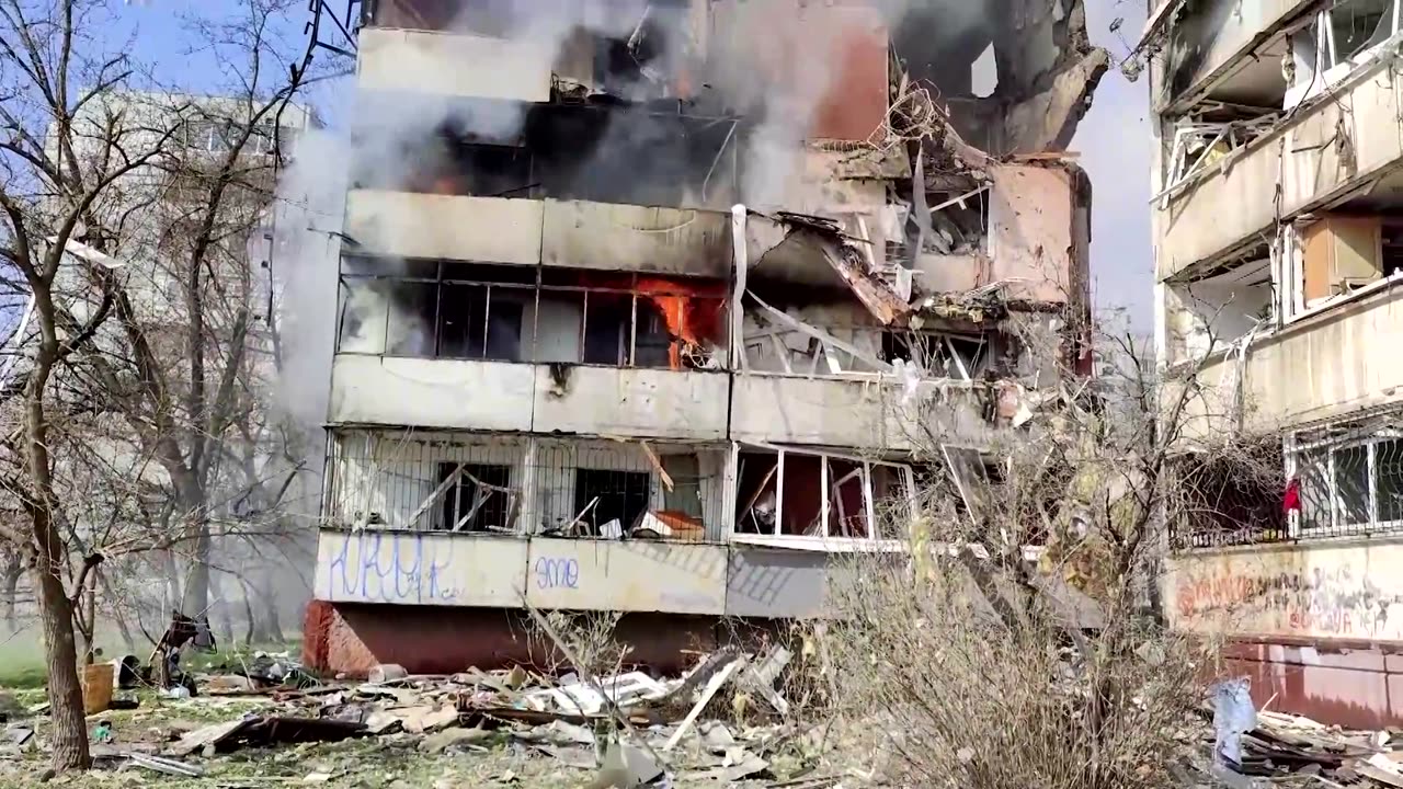 Moment missile strikes apartments in Ukraine