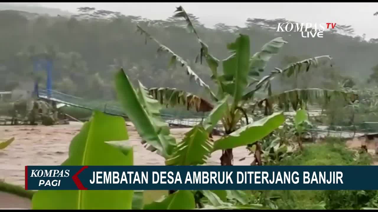 Jembatan Gantung Sepanjang 70 Meter di Cianjur Ambruk Akibat Diterjang Banjir Bandang!