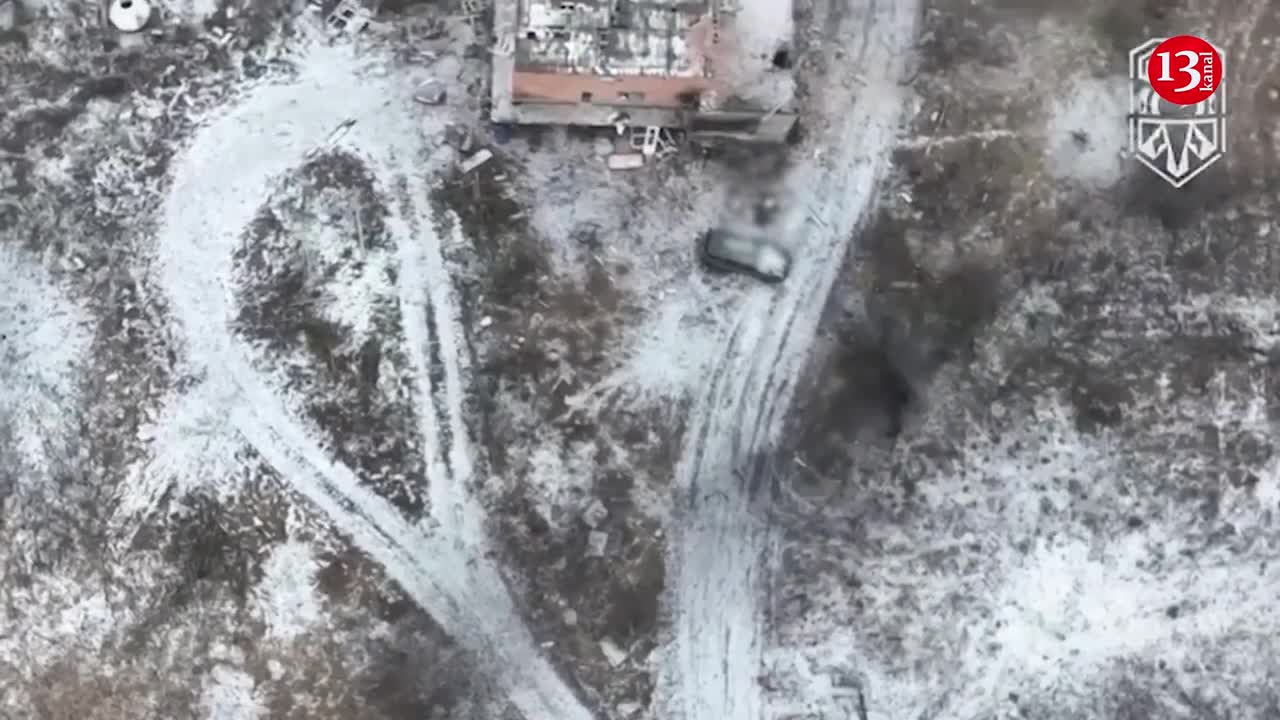 Drone didn’t allow Russian crawling towards car on snow to escape