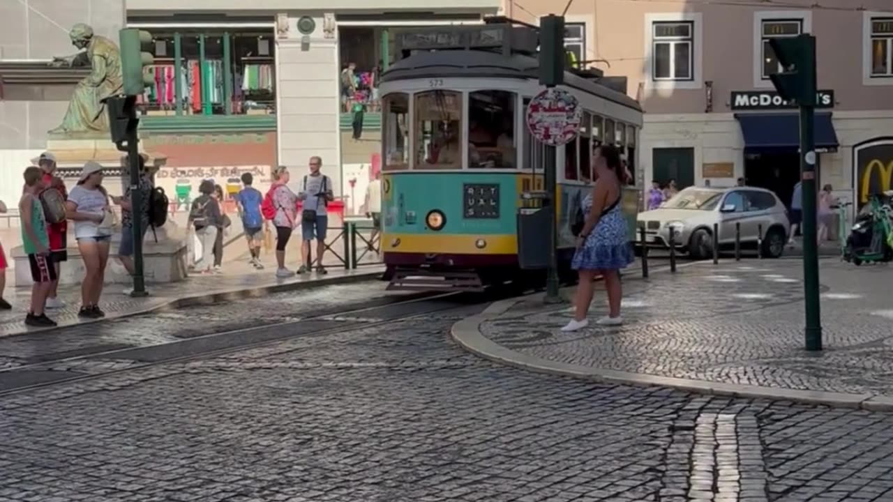 Tram-lined Streets 🚋🌆!