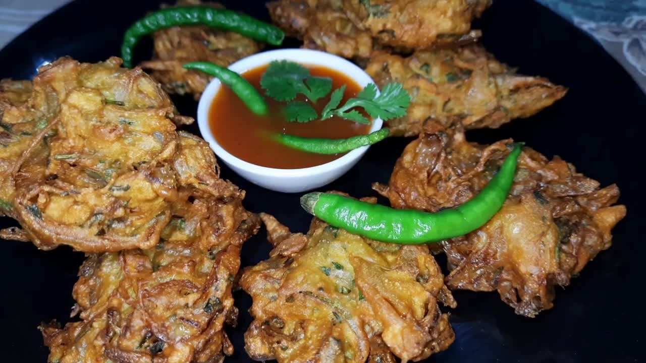 New Kurkure Pyaz Ke Pakode Ki Recipe || How to make onion pakora in Hindi [2022]