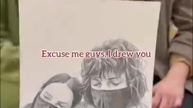 Artist gives random strangers realistic drawings of themselves