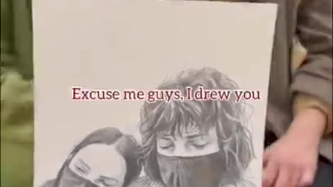 Artist gives random strangers realistic drawings of themselves
