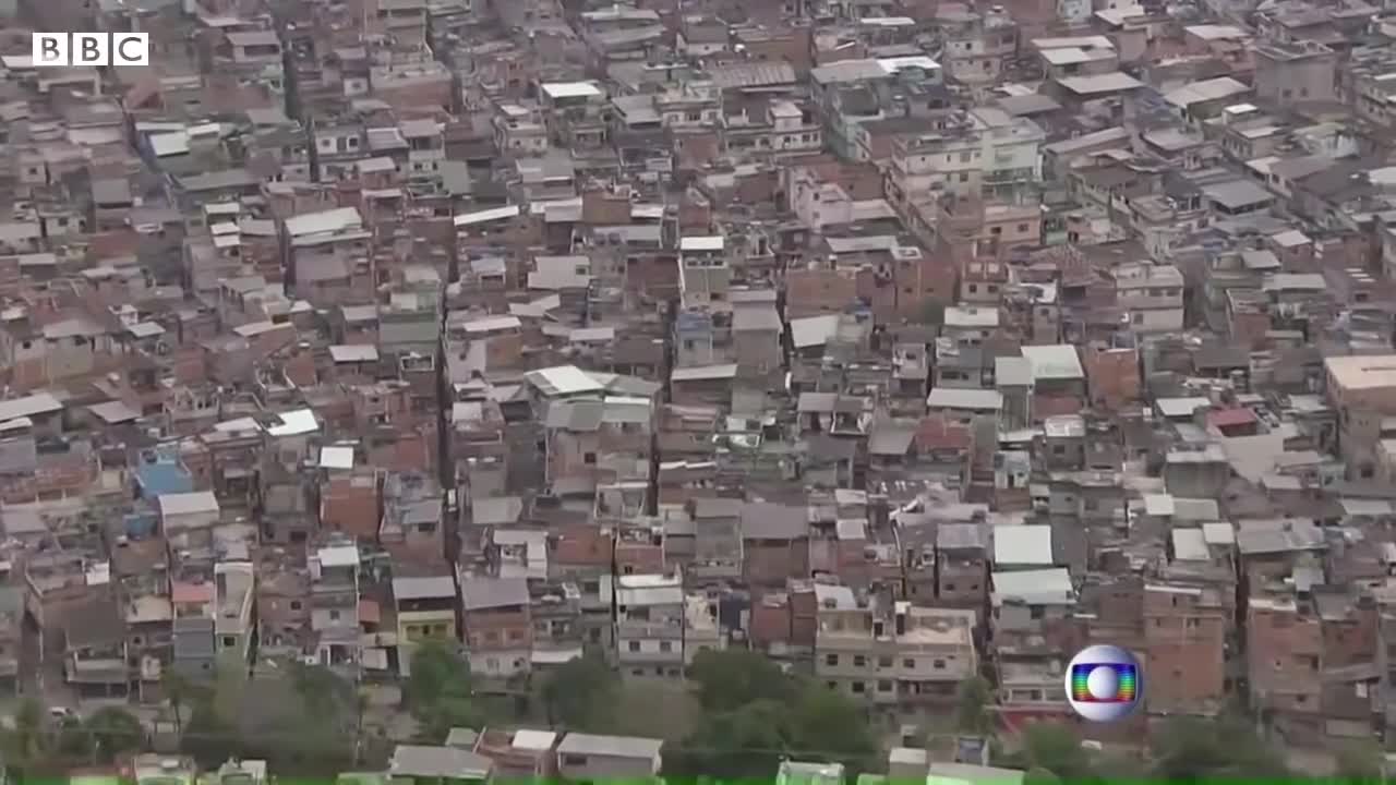 Drugs raid shootout in Brazil leaves 25 dead - BBC News