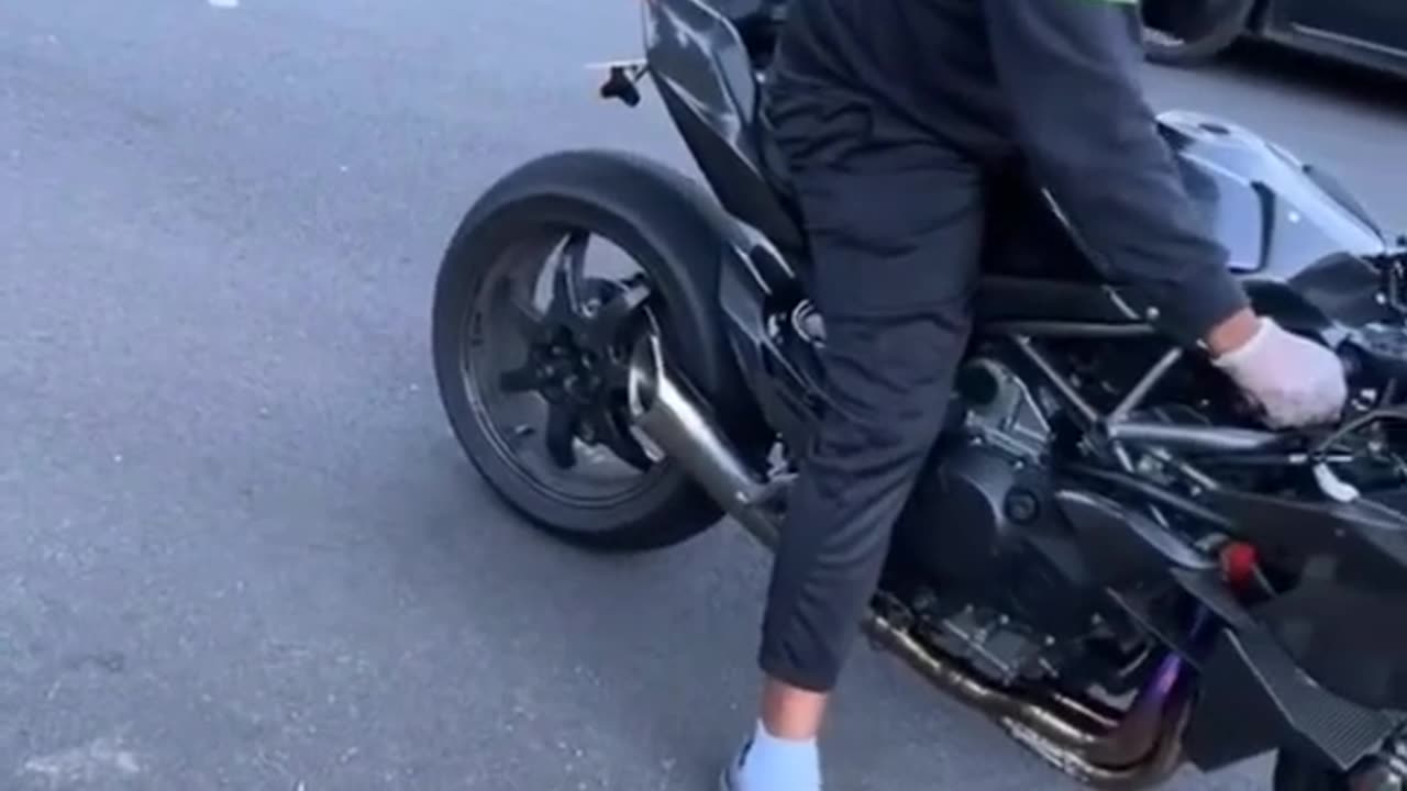 Kawasaki ninja h2r throwing backfire exaust sound 🔥🚀