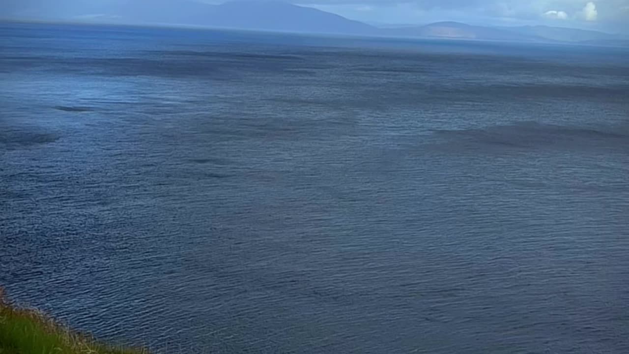 Can you feel the calmness of Sea🌊Clouds Mountains⛰️| Dingle Ireland #viral #shorts #viralvideo