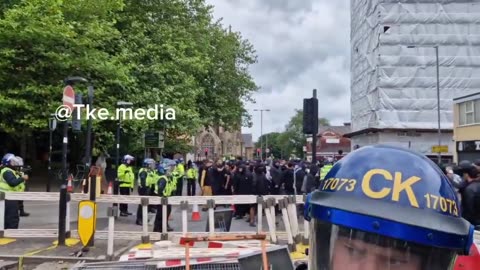 💥💥Absolute carnage in Bolton right now as Muslims loose their lids 💥💥