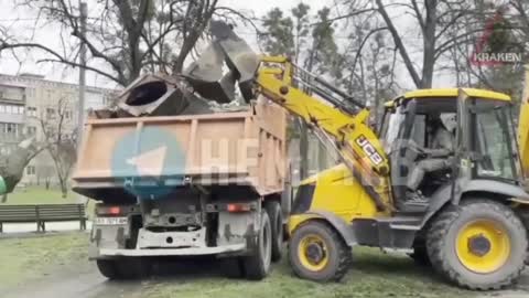 Demolice pomníku generála Žukova v Charkově