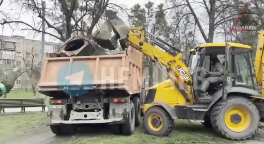 Demolice pomníku generála Žukova v Charkově