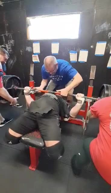 725 lb bench press