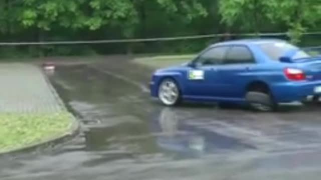 Car spin goes wrong😳