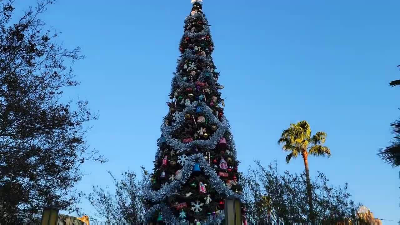 Holiday Season at Disneyland 2022: New Small World Update, Lighting Ceremonies, and Parade.