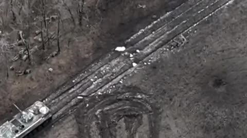 Russian artillery destroying Ukrainian convoy leaving Bakhmut