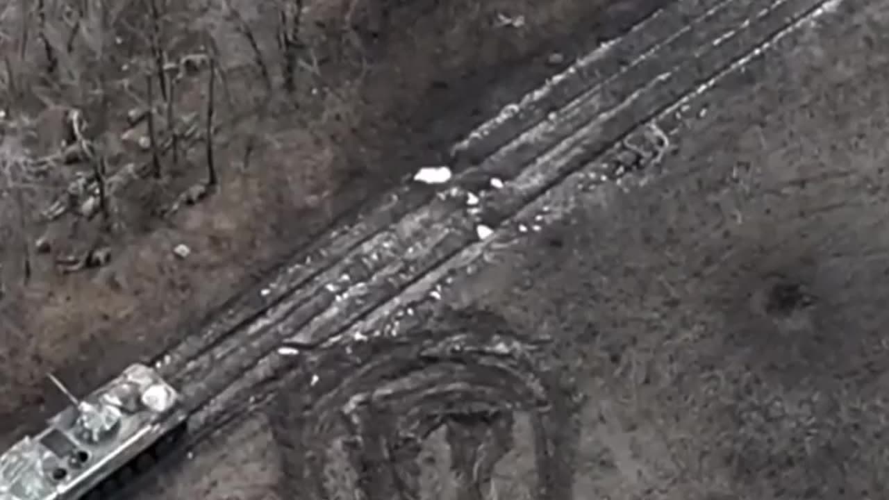 Russian artillery destroying Ukrainian convoy leaving Bakhmut
