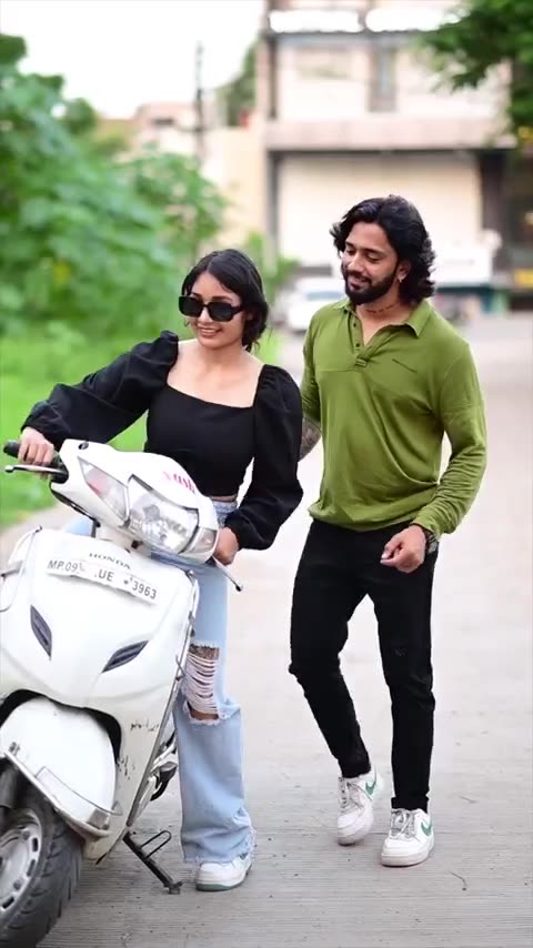 She out play him LOL.