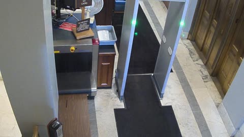 1017RSOB01DelAveADADoor_2021-01-06_05h01min12s480ms.mp4