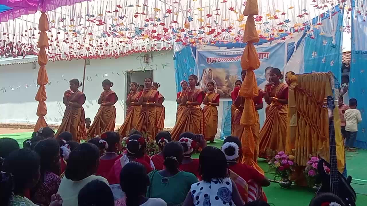 Program me dance dekhne ka maja