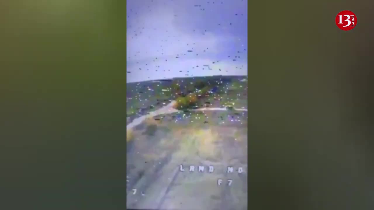 Trying to get rid of a drone, Russians attempted to escape by getting into their cars