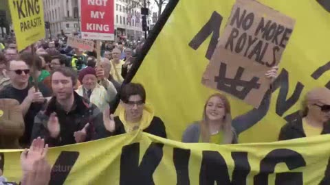 Police Confiscate Anti-Monarchy Banner From Protesters on Coronation Morning In London