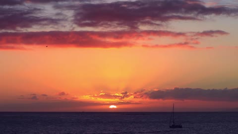 The seaside is also beautiful under the setting sun