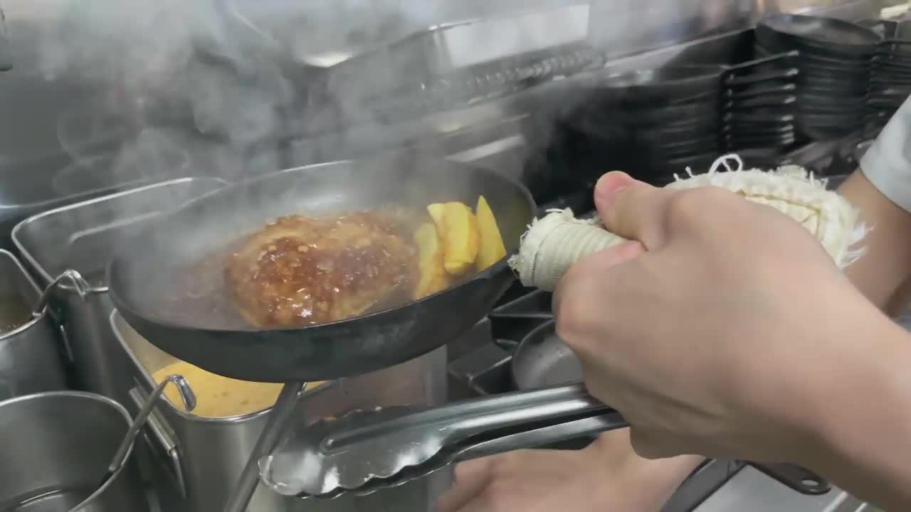 How fast it is !!! In 50sec the Hamburger comes after ordering Japanese STREET FOOD