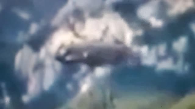 UFO PORTALS OUT TO ANOTHER LOCATION - CLEAN