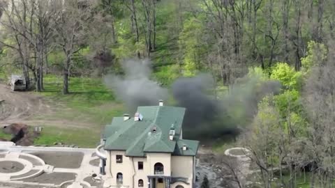 🇺🇦 Artillery of the National Guard of Ukraine destroys MSTA-B howitzer with ammunition!