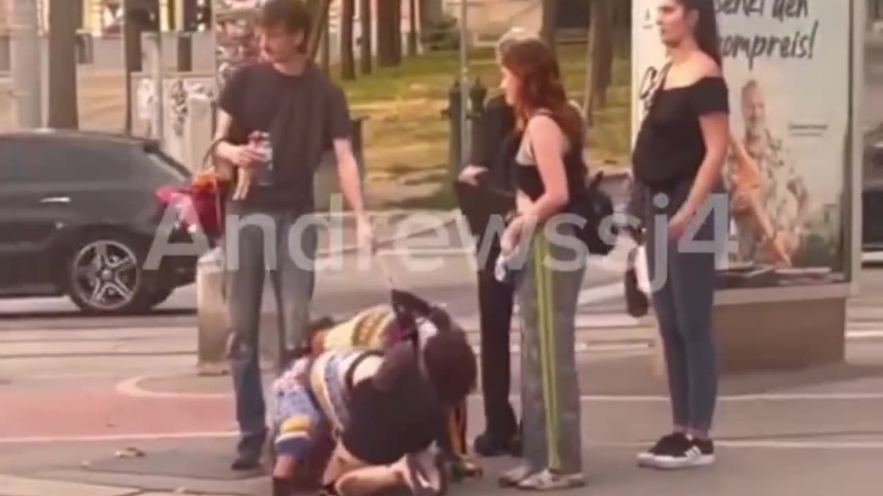 Δέξου το.... Είναι φυσιολογικό... Αλλιώς λέγεσαι φασίστας !