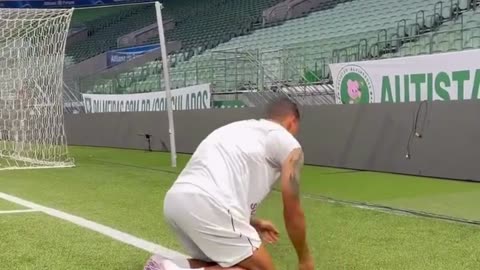 Fluminense captain Thiago Silva shows his class with this gesture