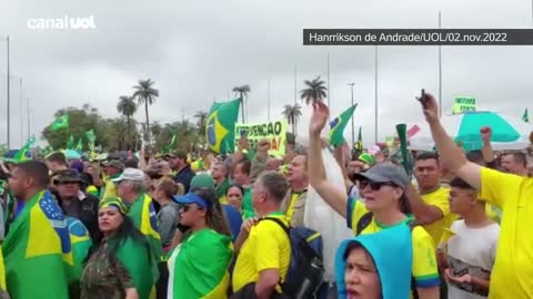 Bolsonaristas pedem intervenção e que Exército 'saia do quartel' em Brasília