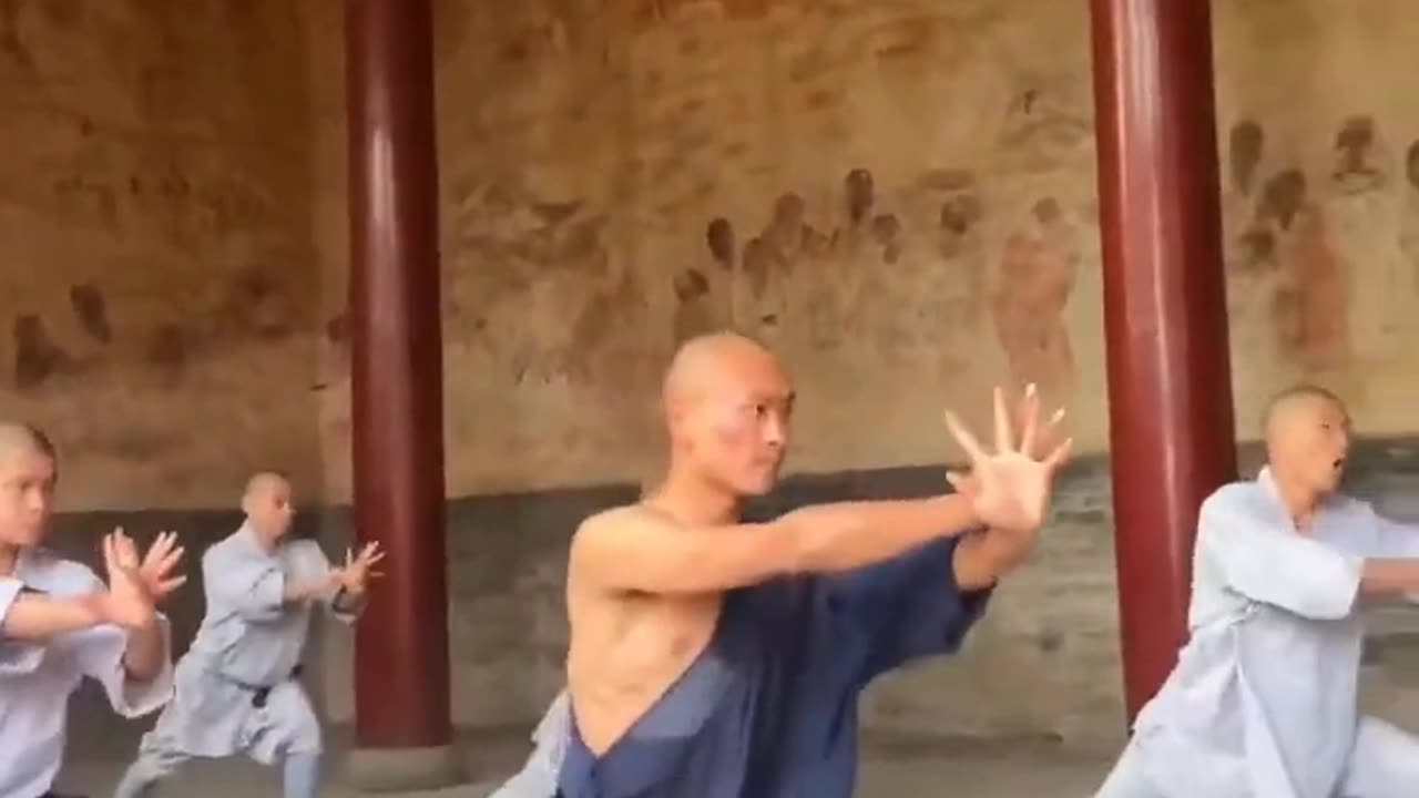 02-Shaolin Monks perform in 1000 Buddha Hall