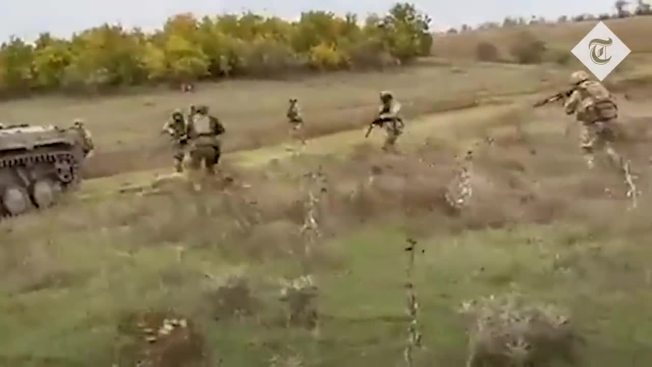 Ukrainian pratrooper destroys Russian tank anti-tank missile at close range