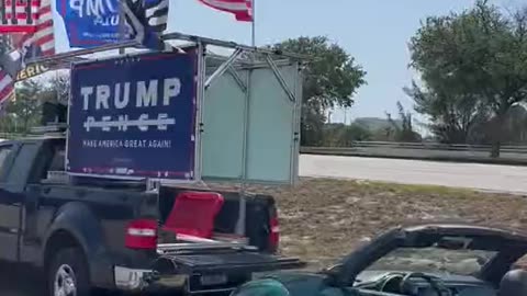 Trump Supporters Line the Streets as Trump's Motorcade Leaves FL for NYC (VIDEO)