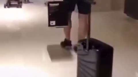 ntelligent suitcase, new technology that follows you🤯 Innovation