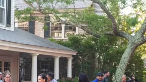 Martha's Vineyard in "humanitarian crisis' after DeSantis ships migrants