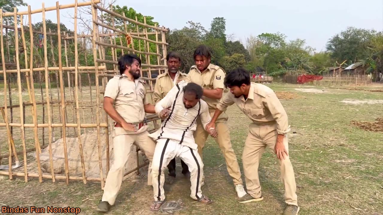 Intelligent Police vs Dangerous Qaidi Top New Funny Comedy Video 2024