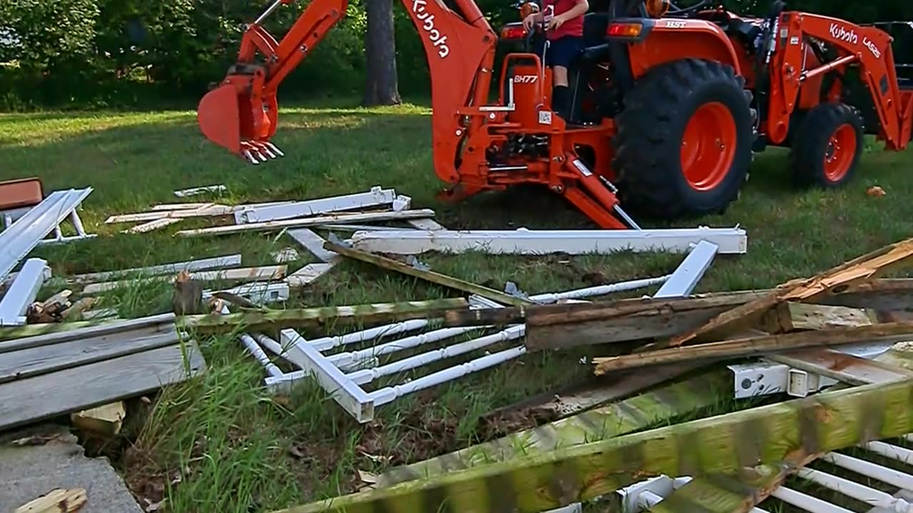 Kubota L2501 with BH77 backhoe and 5 year old taking deck apart
