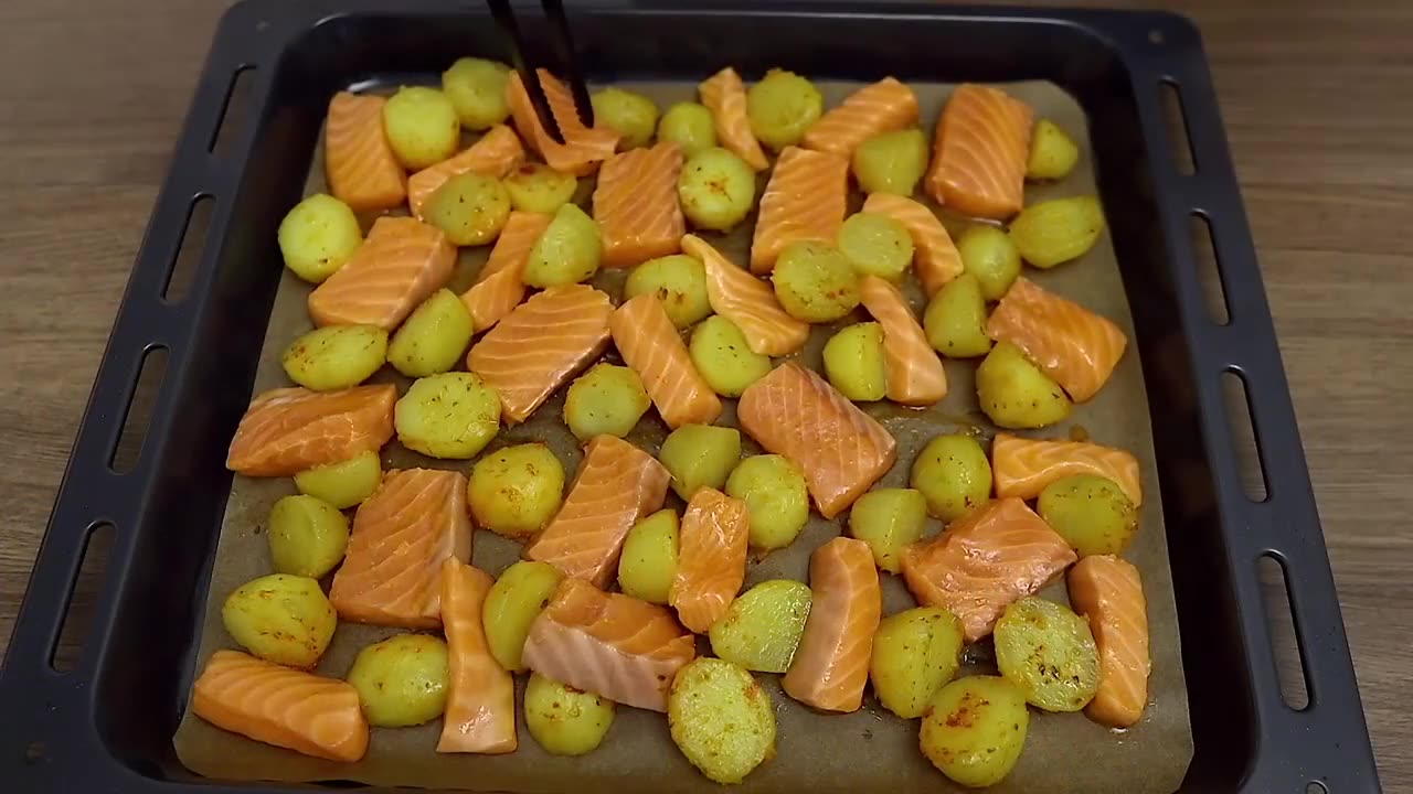 Baked potatoes with salmon. Simple and delicious!