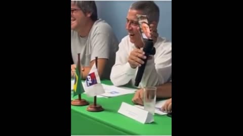 Bolsonaro surge inesperadamente em reunião do partido e faz promessa impactante (veja o vídeo)