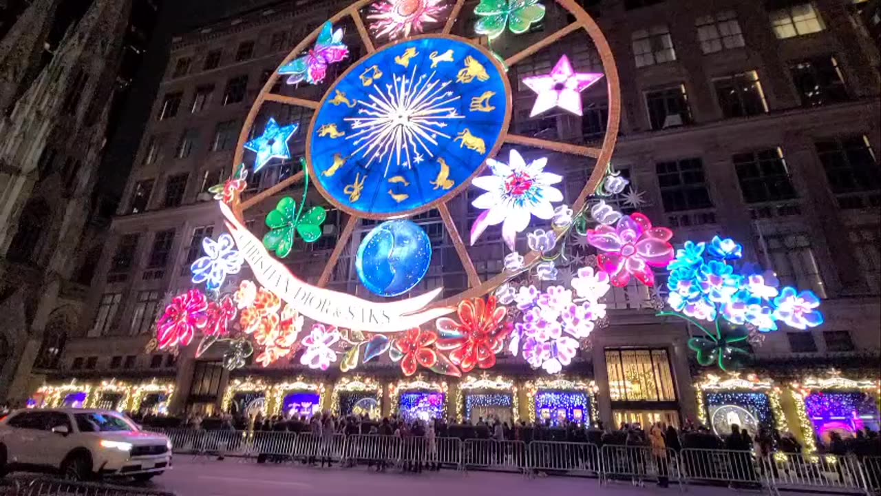 2023 Saks 5th Ave Light Show
