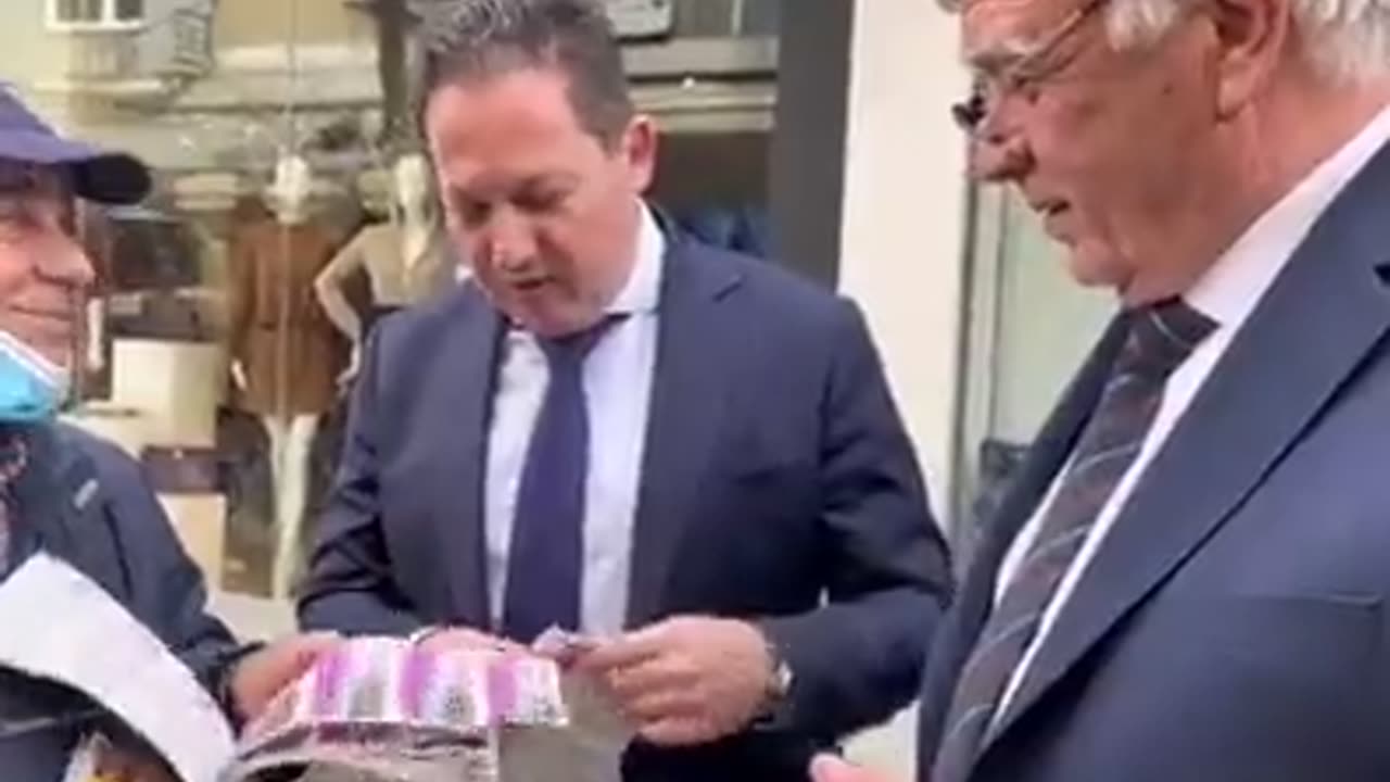 ΑΥΤΑ........🤣🤣🤣😂