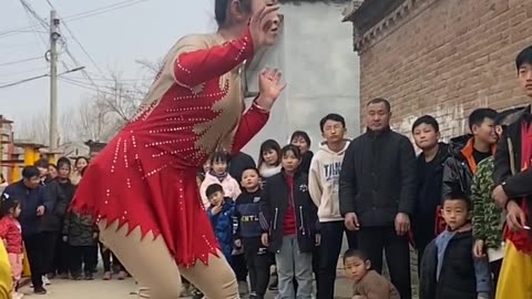 how this girl is doing will blow your mind hard work and very dangerous Chinese hard shorts clips