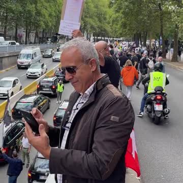 Brussels: Taxi drivers protest Uber following release of Uber Files (Sept. 8, 2022)