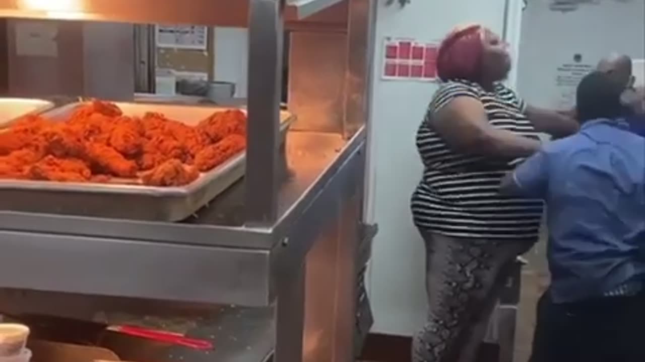 Manger Gets Beat Up By Employee 🤕