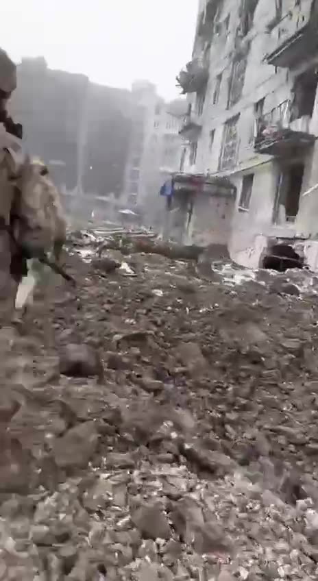 Ukrainians Running Through Bakhmut