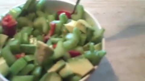 HEALTHY FOODS TO EAT NOW pepper avocado celery salad EASY RECIPES in 30 sec - Mar 27th 2010