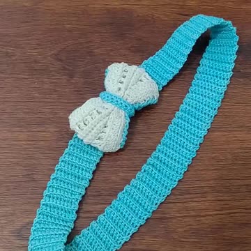 A Crochet Bow Headband