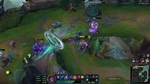 This is why Sylas is the best Mid Laner to Carry with